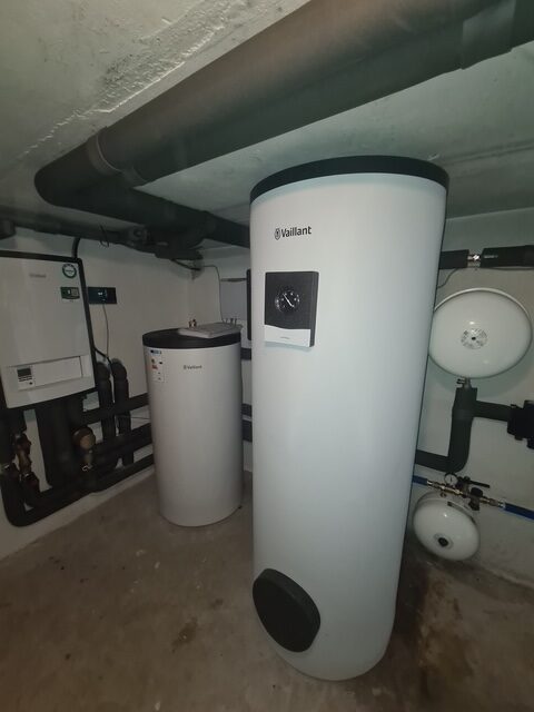 Sole Wärmepumpe mit Warmwasserspeicher